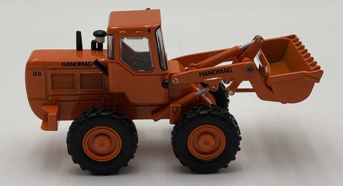 NZG 598 1:50 Hanomag B8 Wheel loader LN/Box