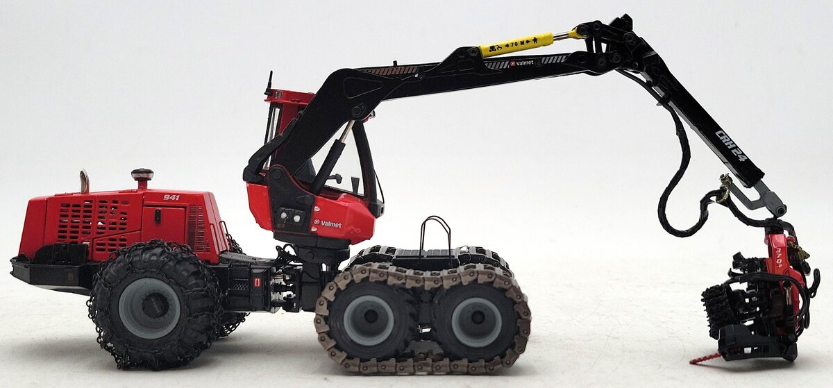 Valmet 00900768 1:50 Die Cast Valmet Komatsu Forest 941 Harvester w/370.2 Head LN/Box