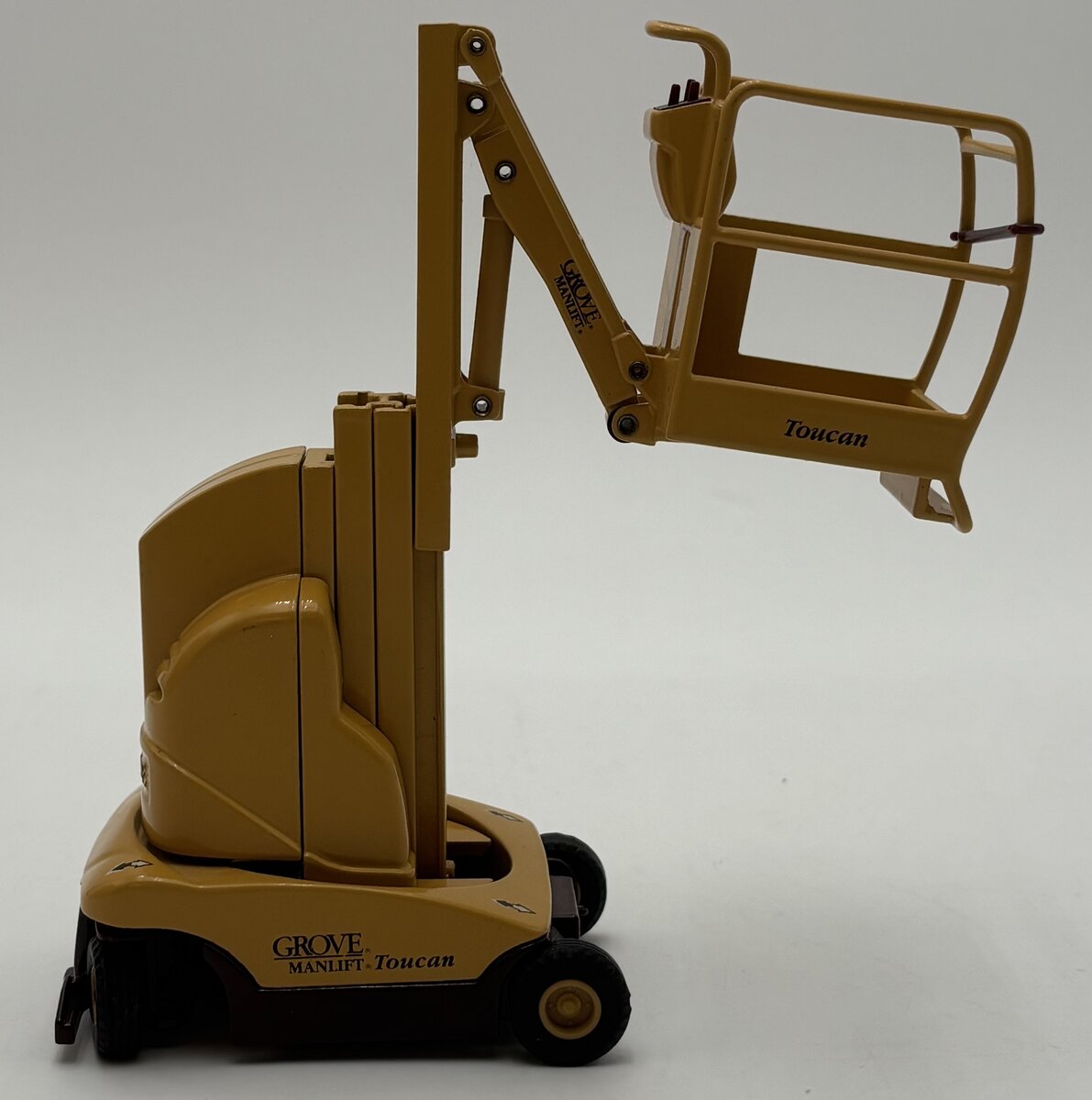Joal 158 1:25 Compact Grove Manlift Toucan LN/Box