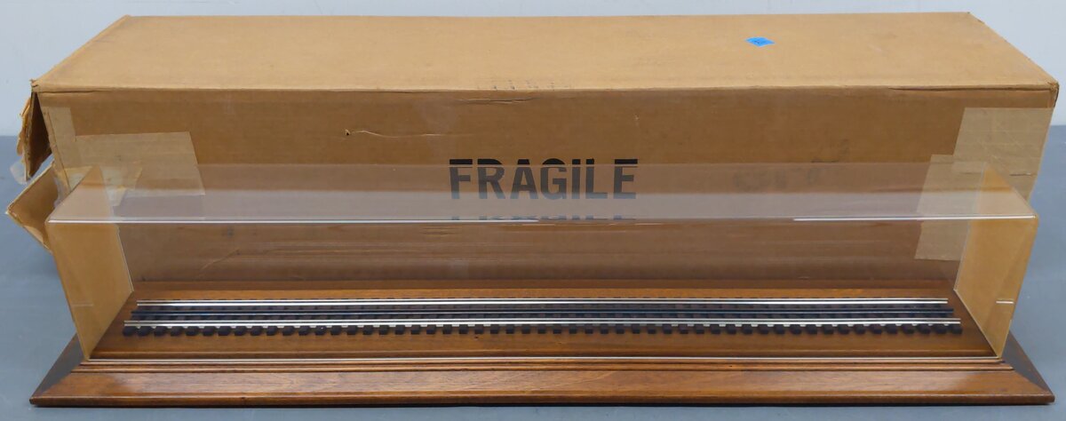 Lionel 6-28069 4-8-4 Century Club II NYC Niagara Steam Locomotive Display Case LN/Box