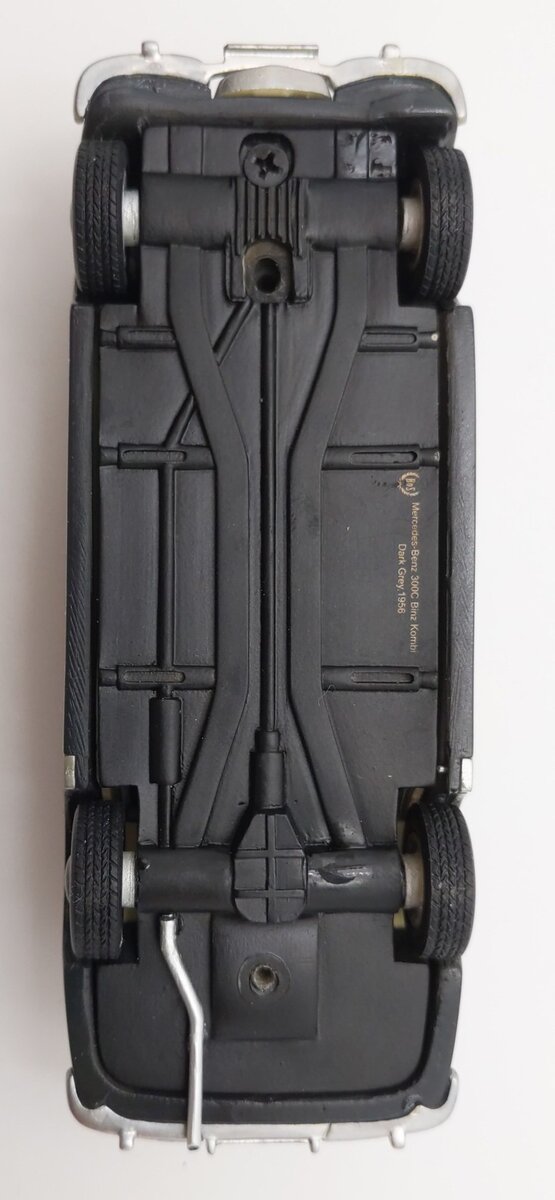 BOS Models 1:43 Scale Mercedes-Benz 300C EX
