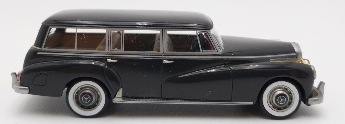 BOS Models 1:43 Scale Mercedes-Benz 300C EX