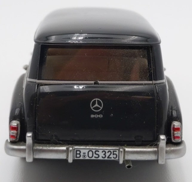 BOS Models 1:43 Scale Mercedes-Benz 300C EX