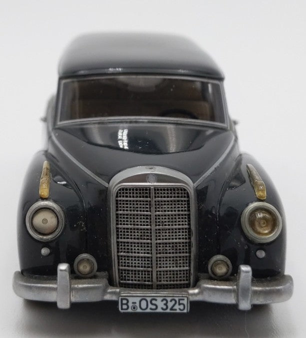 BOS Models 1:43 Scale Mercedes-Benz 300C EX