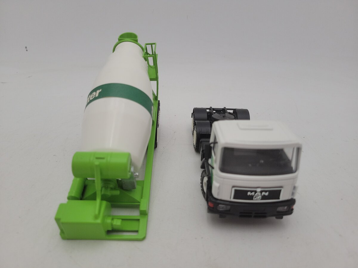 Conrad 3050 1:50 Scale White/Green Mercedes-Benz Truck W/Stetter Concrete Mixer EX/Box