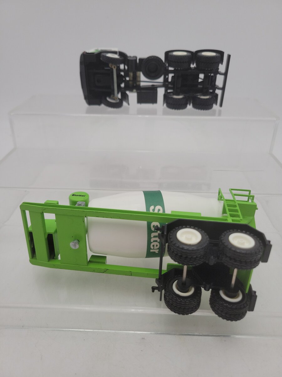 Conrad 3050 1:50 Scale White/Green Mercedes-Benz Truck W/Stetter Concrete Mixer EX/Box