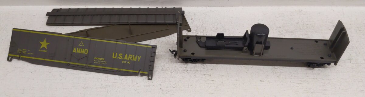 AHM HO Scale U.S. Army Assorted Freight Cars [5] EX