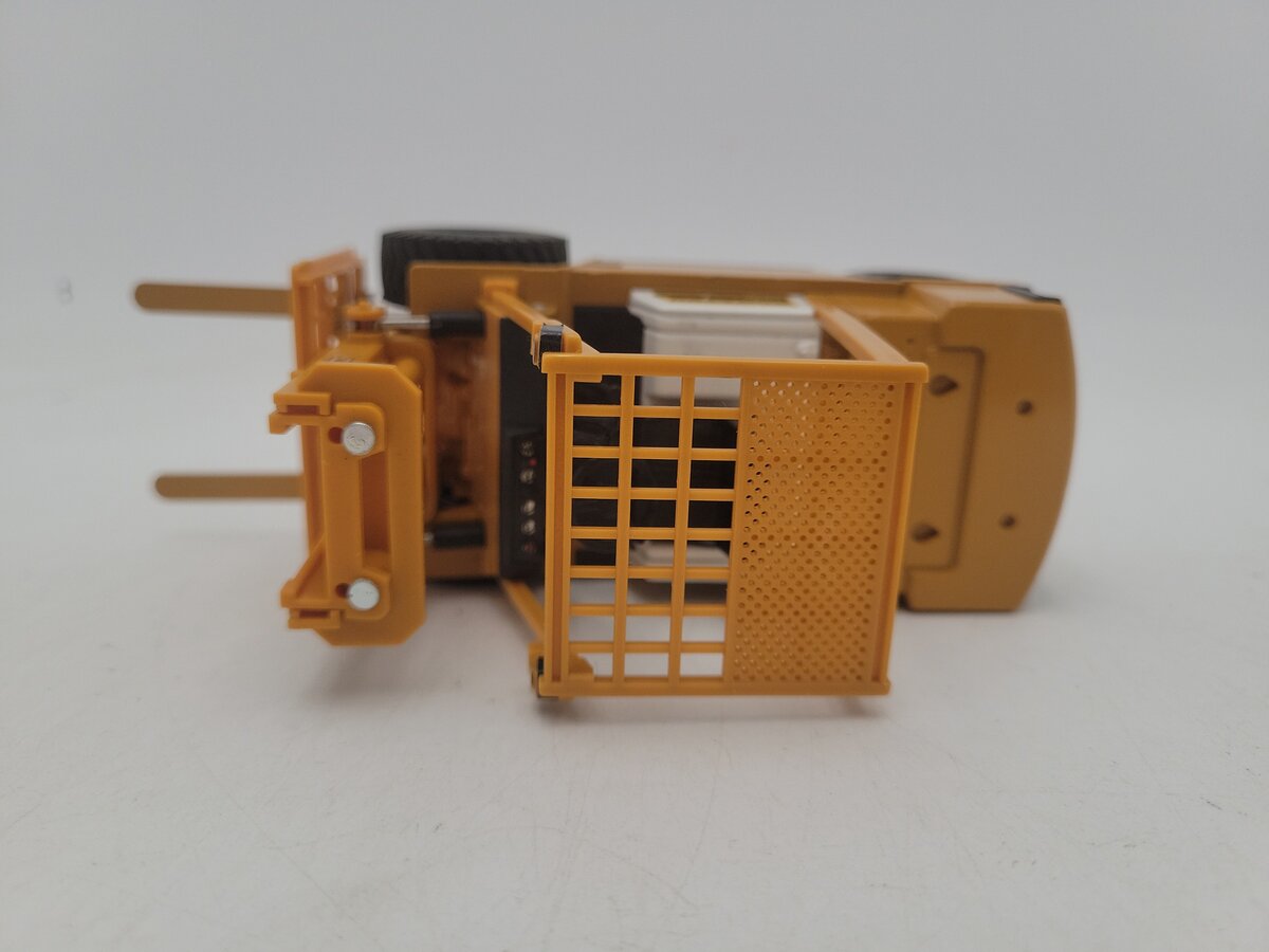 Komatsu 616 1:25 Scale Vintage Yellow FD40 Forklift Die Cast Model EX/Box