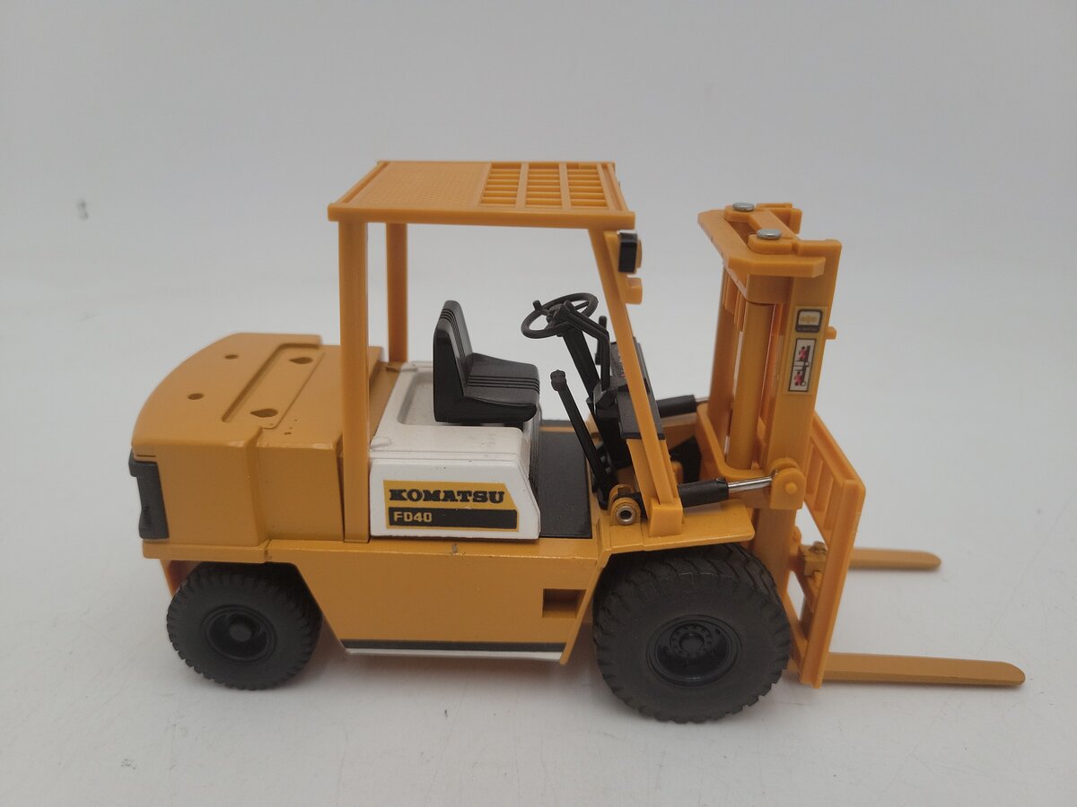 Komatsu 616 1:25 Scale Vintage Yellow FD40 Forklift Die Cast Model EX/Box