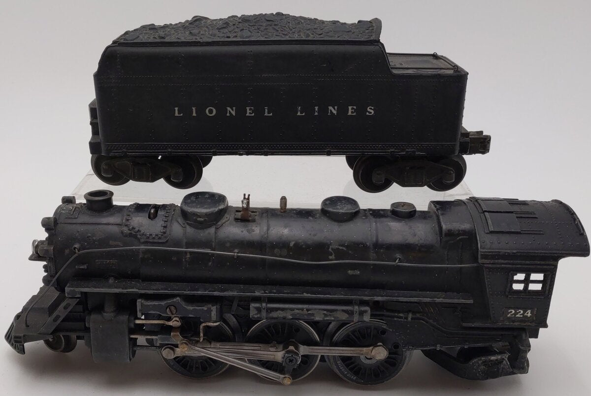 Lionel 224 Vintage O 2-6-2 Die-Cast Steam Locomotive with 2466W Tender