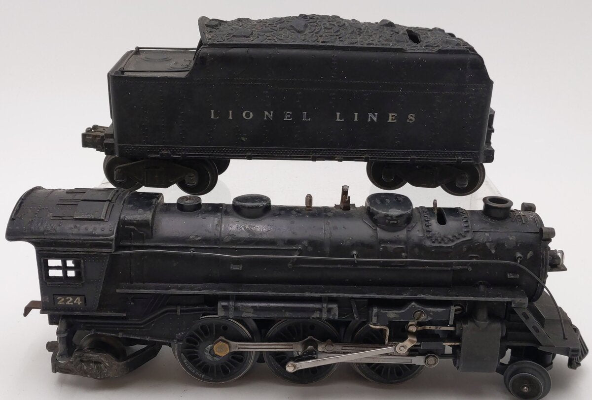 Lionel 224 Vintage O 2-6-2 Die-Cast Steam Locomotive with 2466W Tender