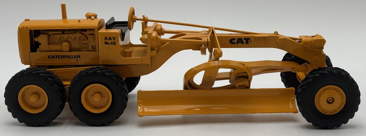 Ertl 1:24 Caterpillar No. 12 Motor Grader EX/Box