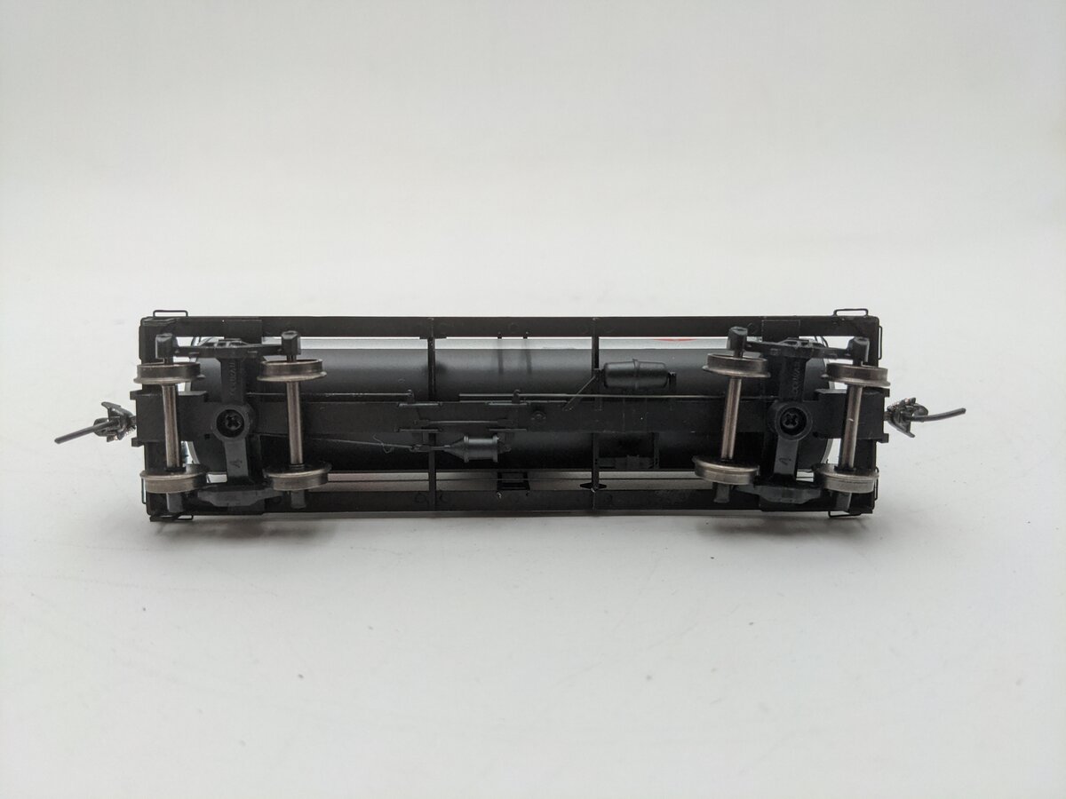Red Caboose RR-33051-09 HO Scale U.T.O.X. Standard Oil Tank Car #317 EX/Box