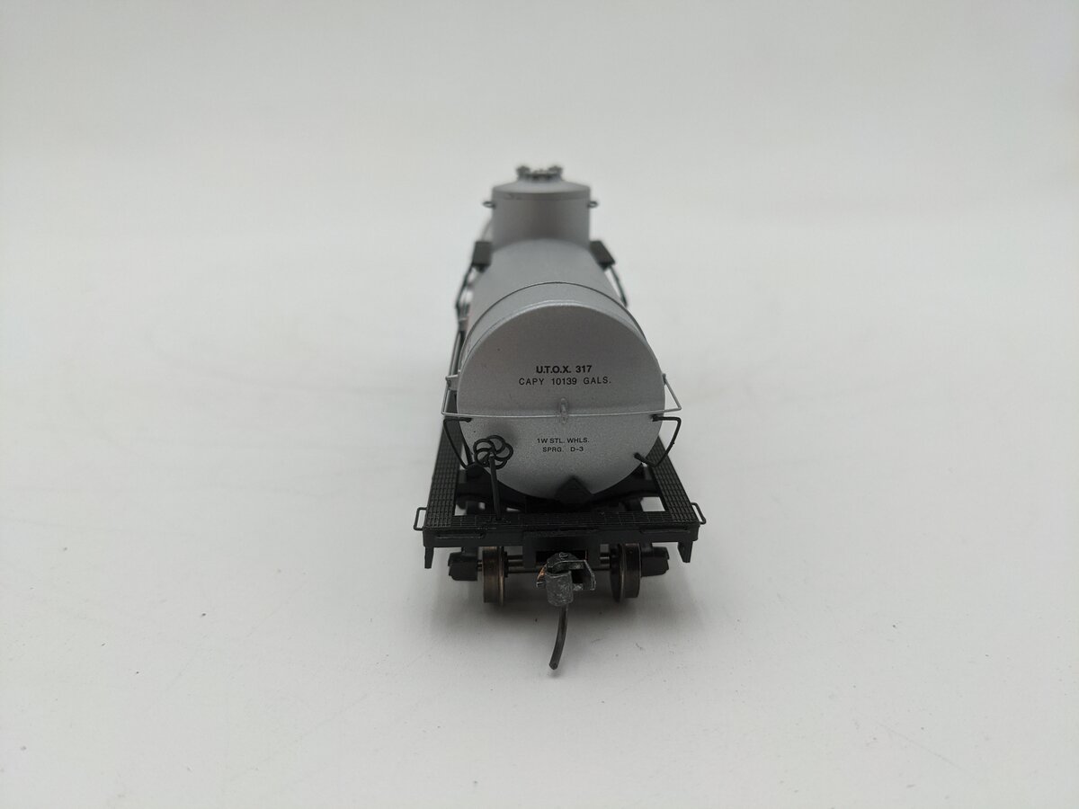 Red Caboose RR-33051-09 HO Scale U.T.O.X. Standard Oil Tank Car #317 EX/Box