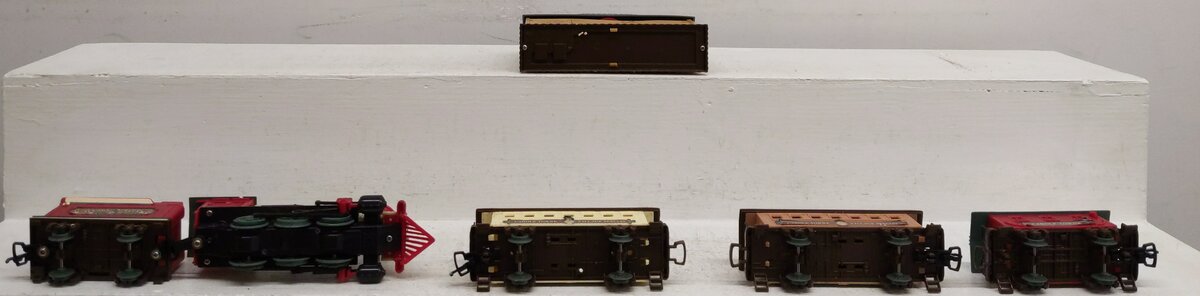 New Bright 171L Dickensville Collectible Five Car Train Set EX/Box