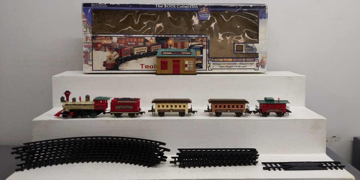 New Bright 171L Dickensville Collectible Five Car Train Set EX/Box