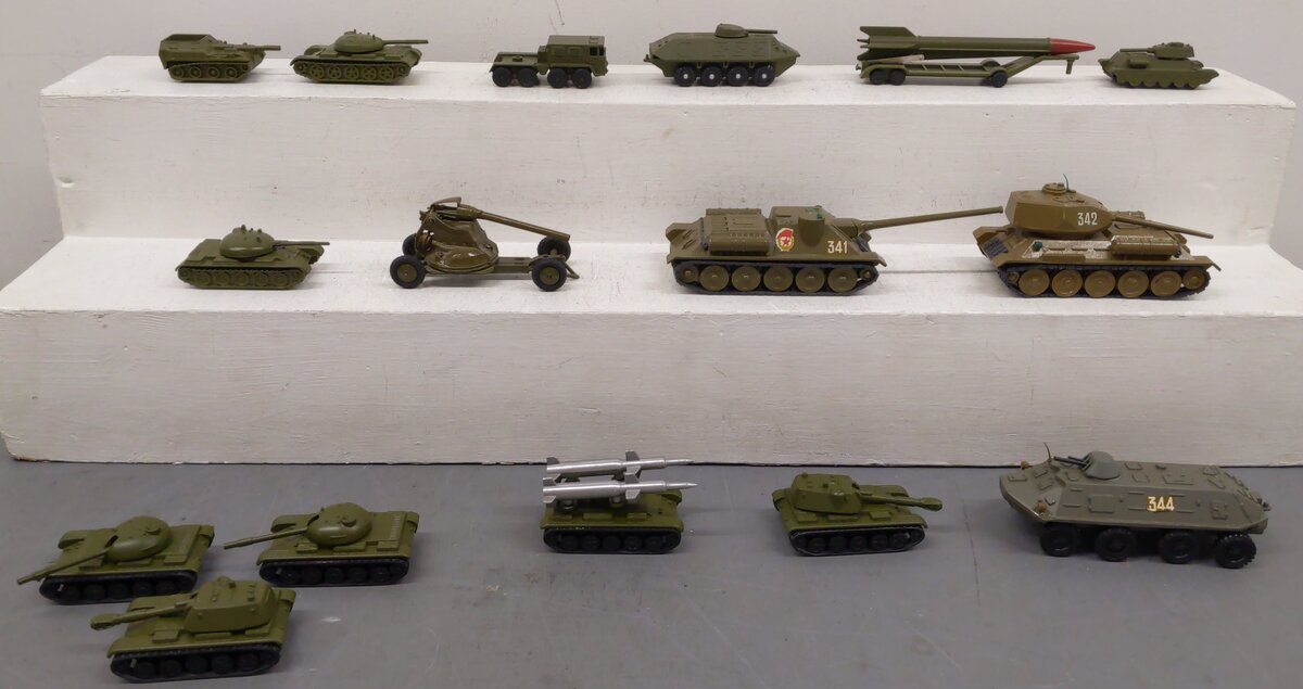 Assorted Die-Cast 1:43 Scale Military Tanks and Cars [15] EX