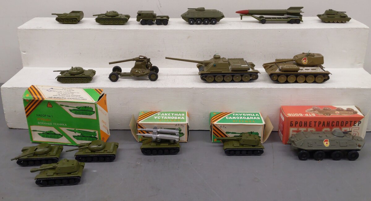 Assorted Die-Cast 1:43 Scale Military Tanks and Cars [15] EX