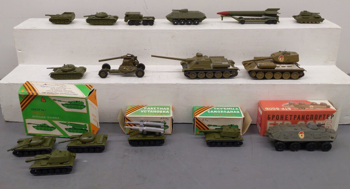 Assorted Die-Cast 1:43 Scale Military Tanks and Cars [15] EX