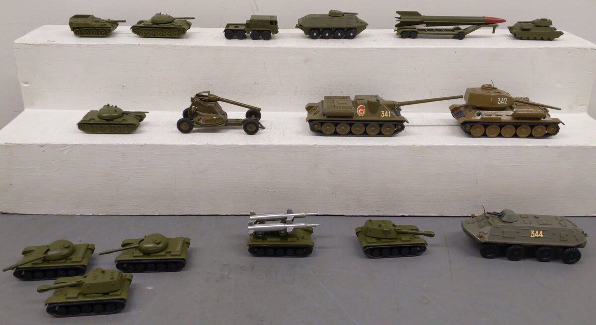 Assorted Die-Cast 1:43 Scale Military Tanks and Cars [15] EX
