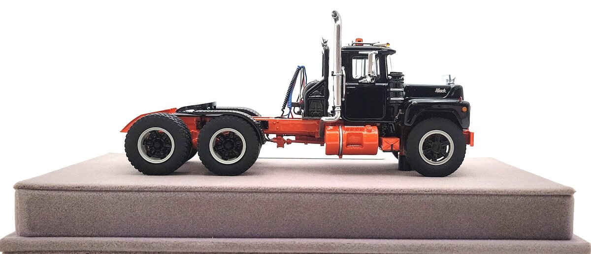 Fire Replicas FR103-2 1:50 Mack® R Tandem Axle Tractor LN/Box