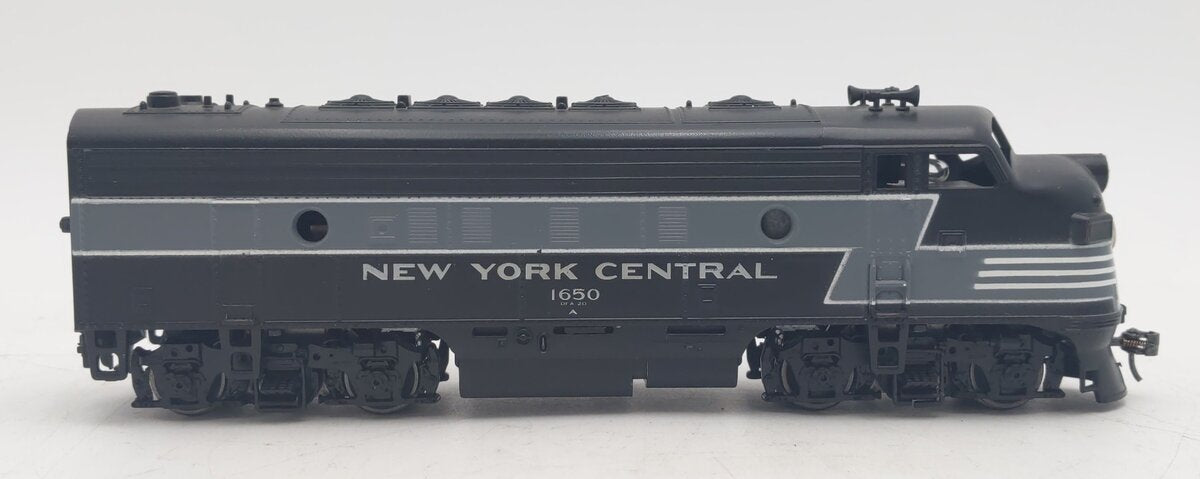 HO Scale NYC Powered Diesel Locomotive #1650 EX
