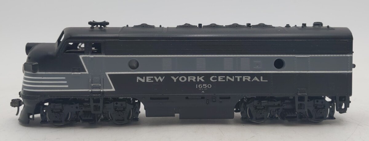 HO Scale NYC Powered Diesel Locomotive #1650 EX