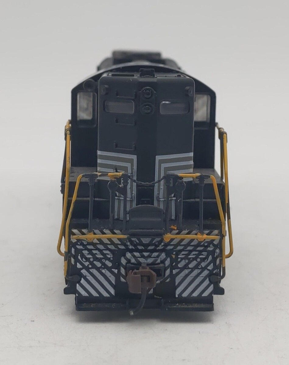 Kato NYCD25-1 HO Scale Powered Diesel Locomotive #5690 EX