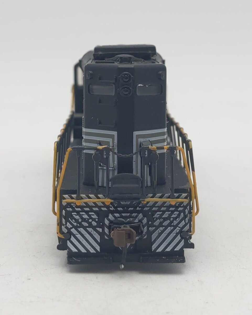 Kato NYCD25-1 HO Scale Powered Diesel Locomotive #5690 EX