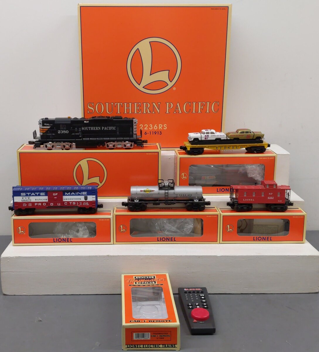 Lionel 6-11913 O Gauge Southern Pacific GP-9  Diesel Freight Train Set EX/Box