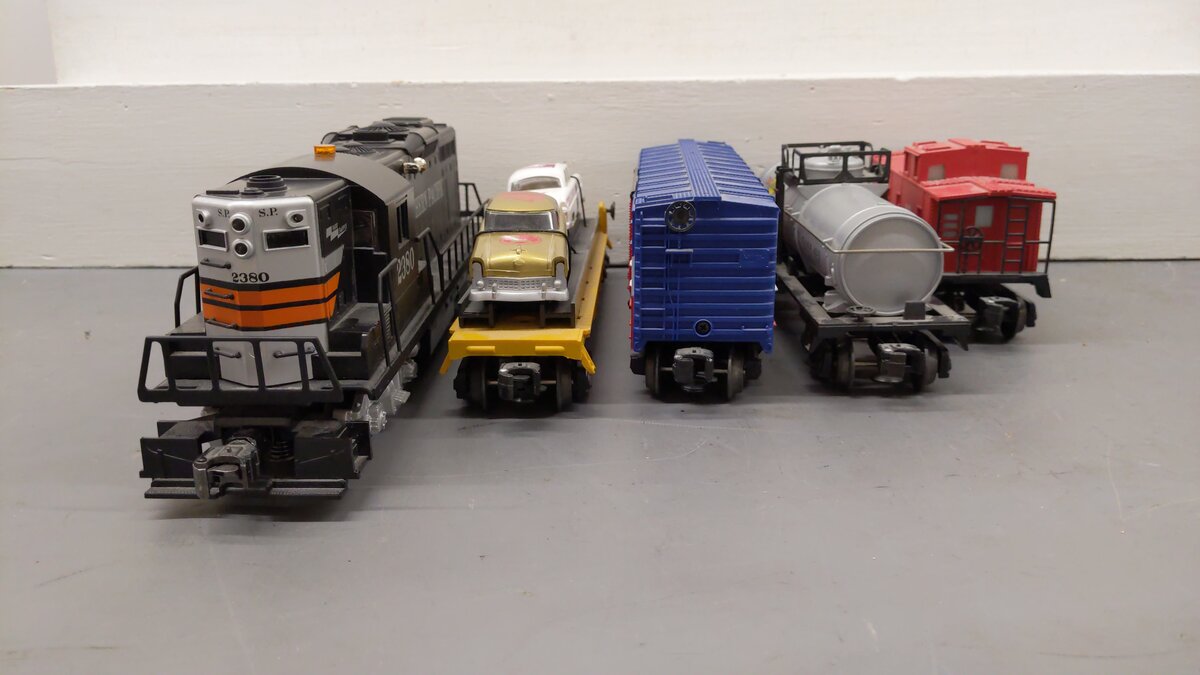 Lionel 6-11913 O Gauge Southern Pacific GP-9  Diesel Freight Train Set EX/Box