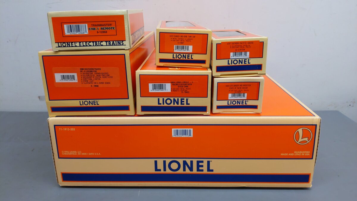 Lionel 6-11913 O Gauge Southern Pacific GP-9  Diesel Freight Train Set EX/Box