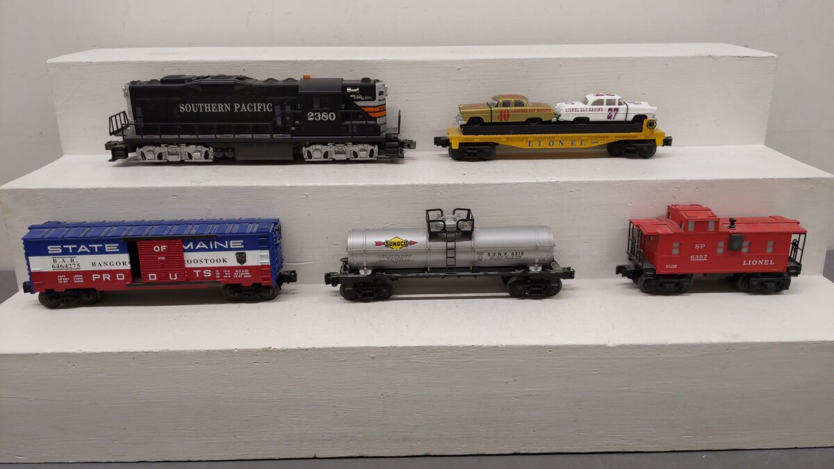 Lionel 6-11913 O Gauge Southern Pacific GP-9  Diesel Freight Train Set EX/Box