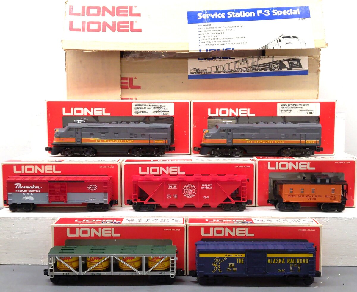 Lionel 6-1579 O Milwaukee Road Service Station Special Set EX/Box