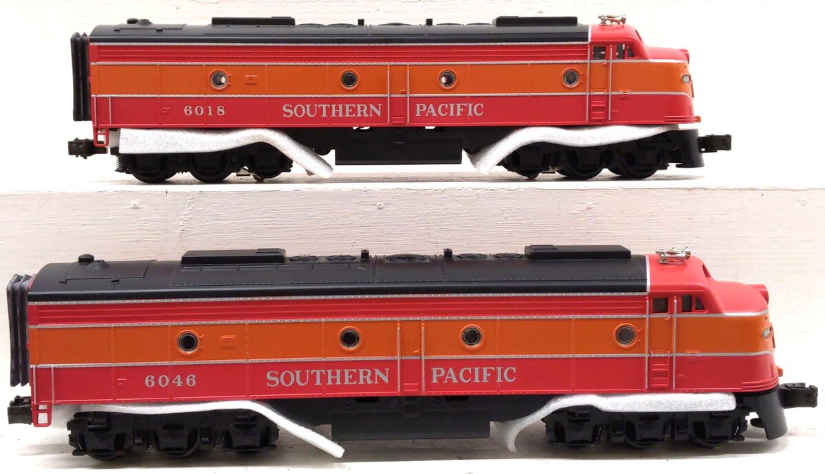 MTH 30-2141-0 O Southern Pacific E-8 AA Diesel Engine Set # 6018/6048 w/Horn LN/Box