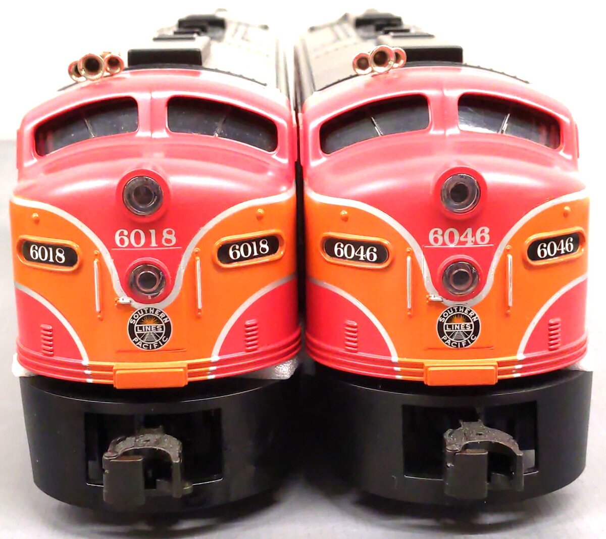 MTH 30-2141-0 O Southern Pacific E-8 AA Diesel Engine Set # 6018/6048 w/Horn LN/Box
