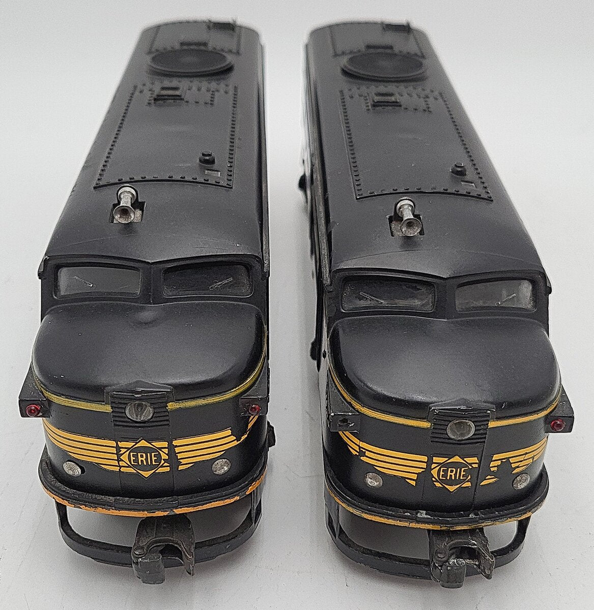 Lionel 2032 Vintage O Erie Alco AA Diesel Locomotive Set EX
