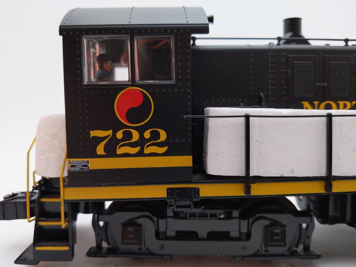 Lionel 6-28530 O Gauge Northern Pacific Alco S-4 Switcher Diesel #722 LN/Box