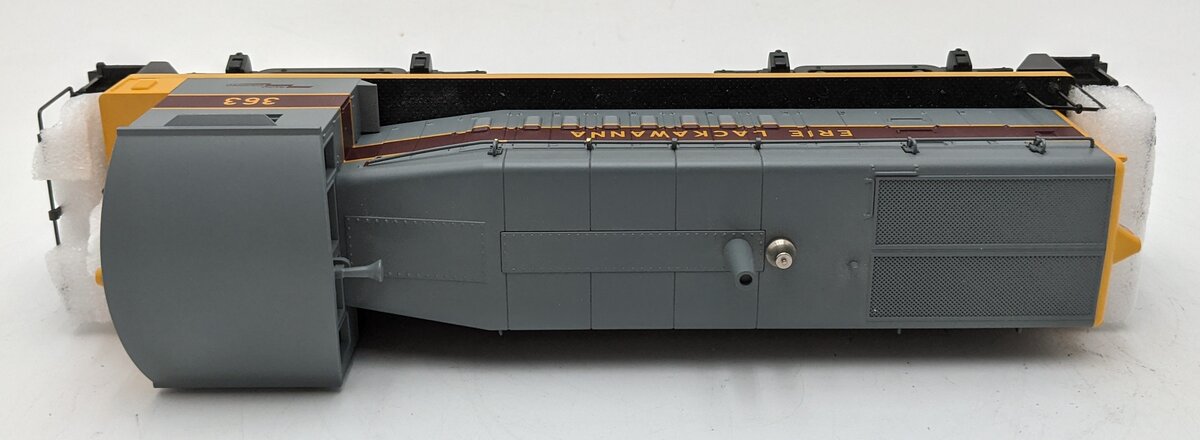 MTH 30-2147-0 O Scale Erie Lackawanna SW-8 Diesel Switcher with Horn #363 LN/Box