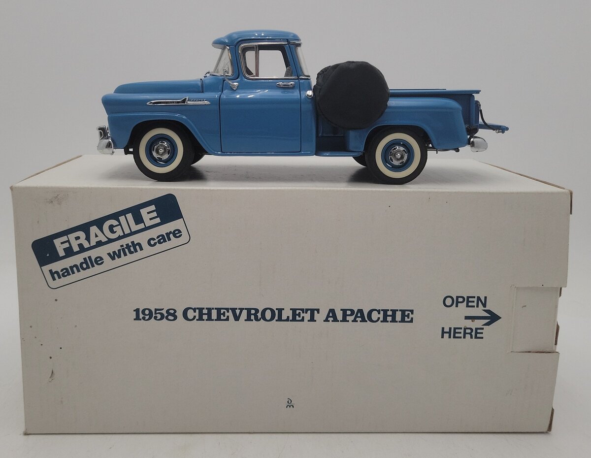 Danbury Mint 1958 1:24 Diecast 1958 Chevrolet Apache Stepside Pickup Truck EX/Box