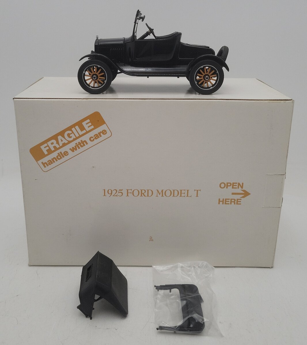 Danbury Mint 1925 1:24 1925 Model T Ford EX/Box