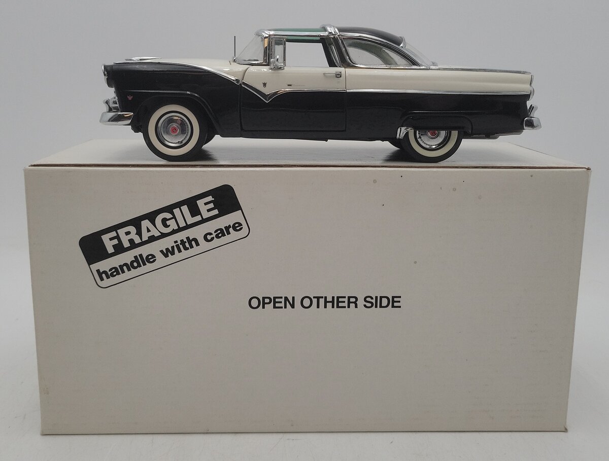Danbury Mint 1:24 1955 Ford Fairlane Crown Victoria Coupe - Cream & Black EX/Box