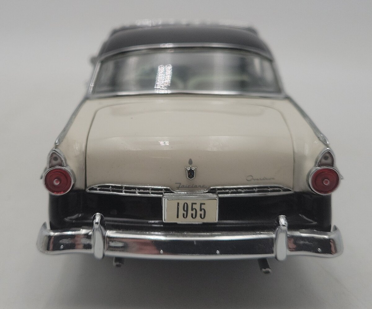 Danbury Mint 1:24 1955 Ford Fairlane Crown Victoria Coupe - Cream & Black EX/Box