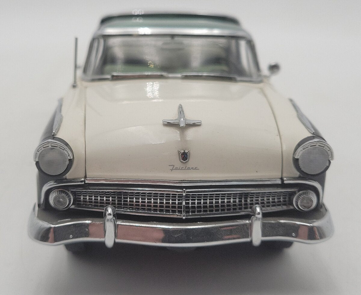 Danbury Mint 1:24 1955 Ford Fairlane Crown Victoria Coupe - Cream & Black EX/Box