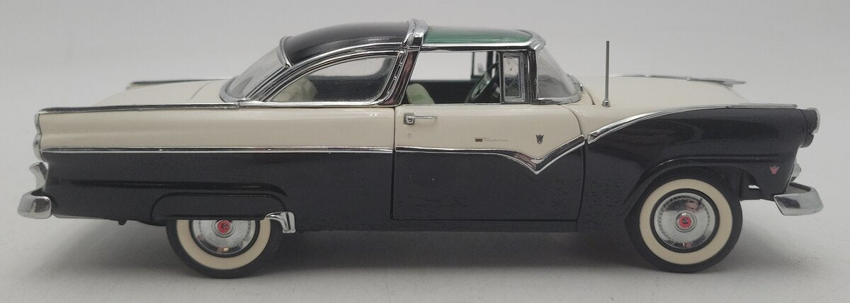 Danbury Mint 1:24 1955 Ford Fairlane Crown Victoria Coupe - Cream & Black EX/Box