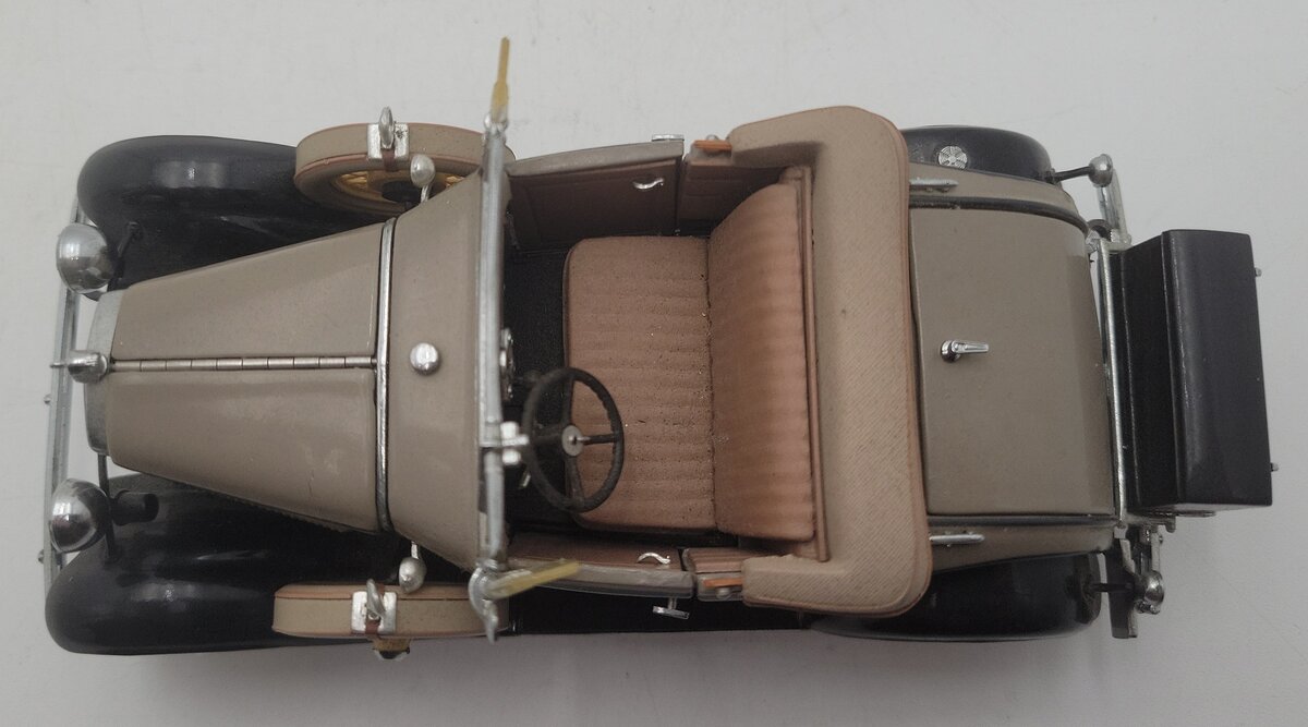 Danbury Mint 1931 1:24 1931 Ford Model A Roadster EX/Box