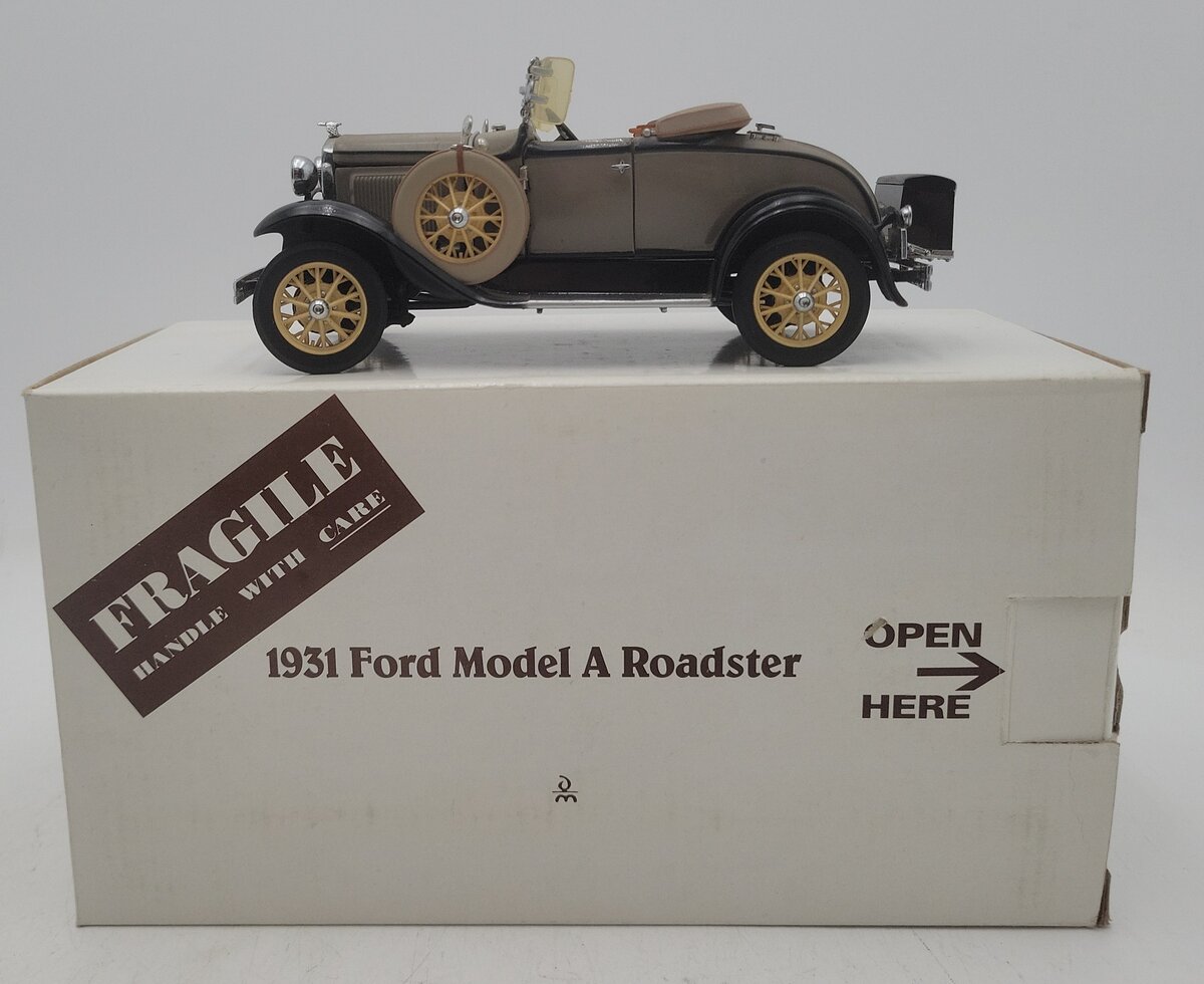 Danbury Mint 1931 1:24 1931 Ford Model A Roadster EX/Box