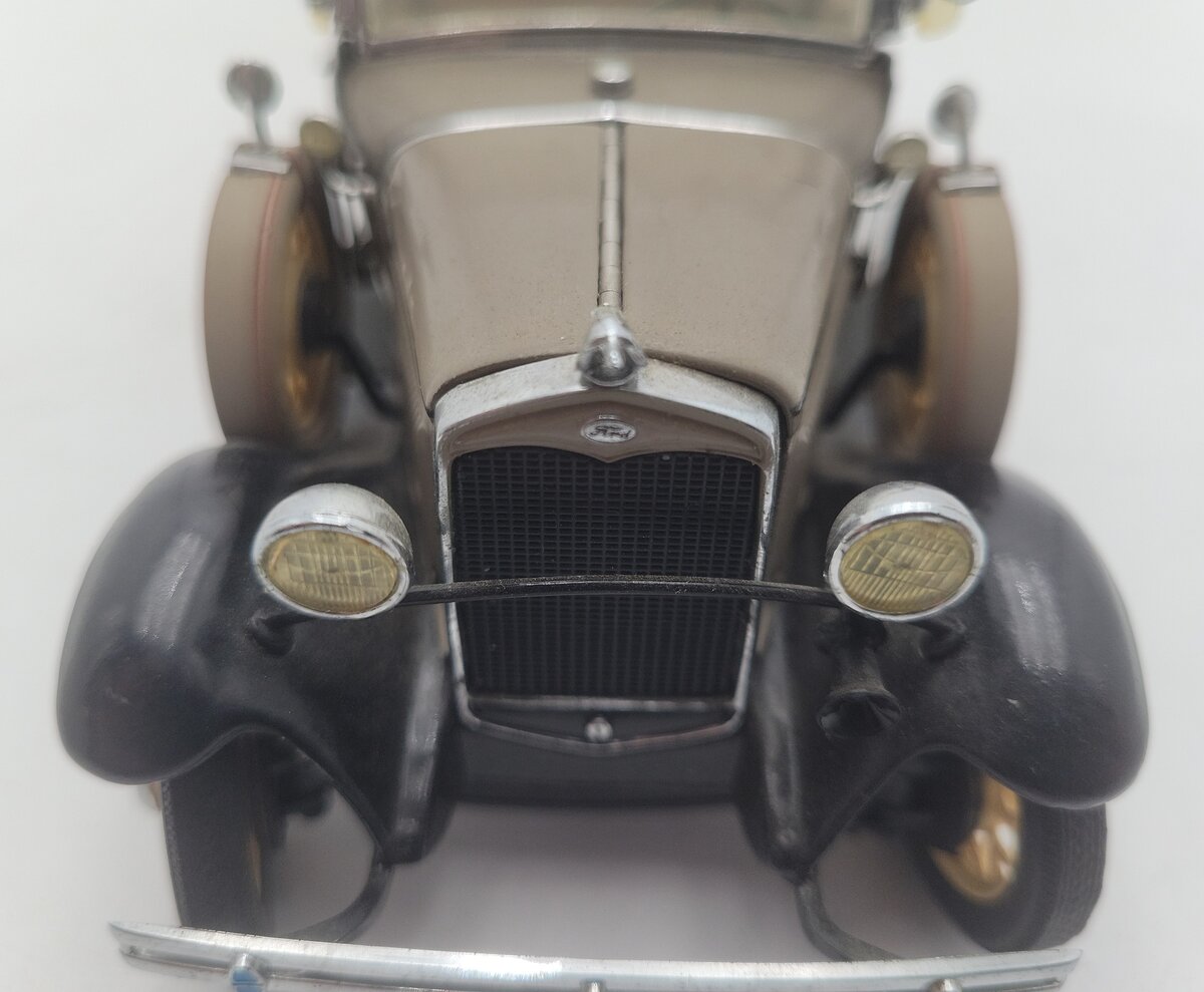 Danbury Mint 1931 1:24 1931 Ford Model A Roadster EX/Box