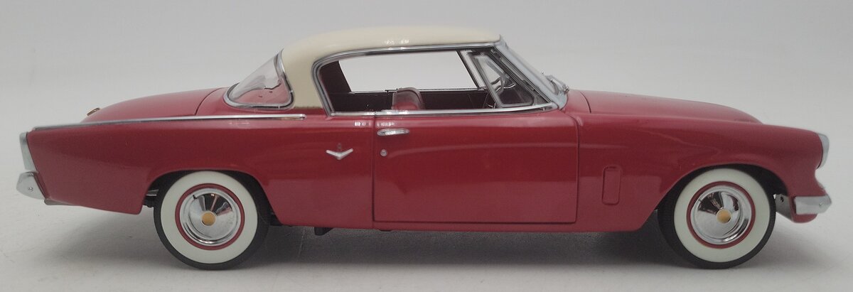 Danbury Mint 1953 1:24 1953 Studebaker Commander Starliner  EX/Box