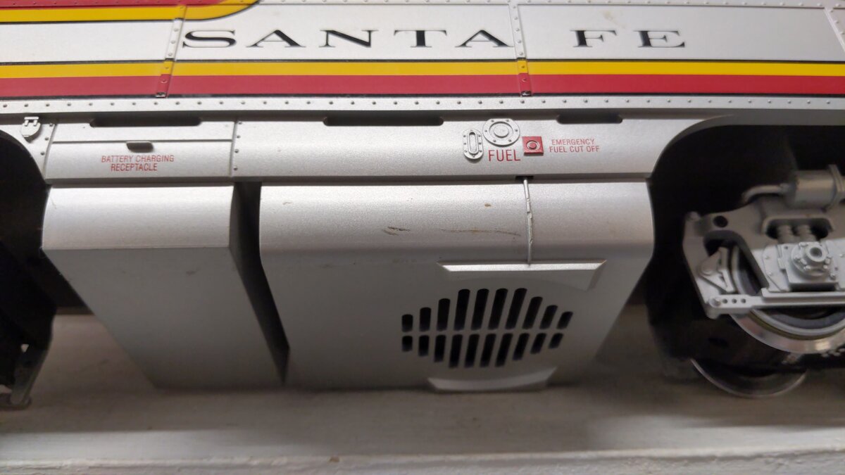 LGB 20570 G Scale Santa Fe EMD F7 Diesel Engine #331 with Knuckle Coupler VG/Box